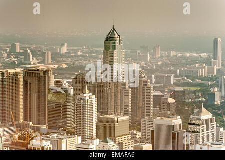 Blick über Bangkok Skyline zeigt Bürohäuser und Eigentumswohnungen Stockfoto