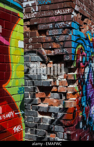 Beispiel der street Art an den Wänden eine alte Speicherstadt auf der Ostseite von Vancouver, Kanada Stockfoto