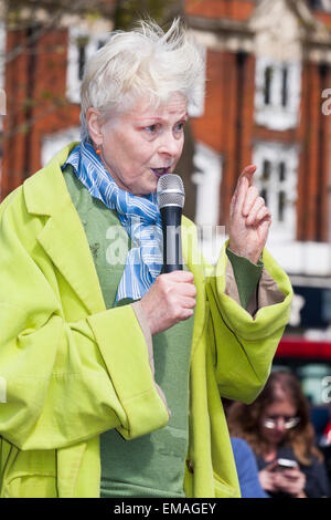 Mode-Designer Dame Vivienne Westwood, Adressen der Demokratie Vs TTIP Day of Action. Shepherds Bush grün London UK. Stockfoto