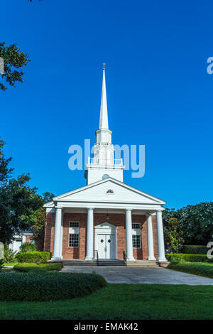 Fairhope Kirche von außerhalb mit weißen hölzernen Glockenturm Stockfoto