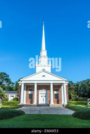 Fairhope Kirche von außerhalb mit weißen hölzernen Glockenturm Stockfoto