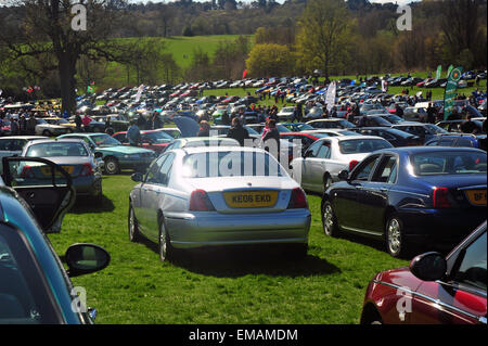 Hunderte von Autos bei der 10. stolz von Longbridge Rallye mit Hunderten von Fahrzeugen, die der Produktionslinie in Longbridge rollte. Die jährliche Veranstaltung ist eine Erinnerung an die Longbridge Fabrikschließungen, geschah im April 2005 und führte zu 6000 Arbeiter ihren Arbeitsplatz zu verlieren. Bildnachweis: Jonny White/Alamy Live-Nachrichten Stockfoto