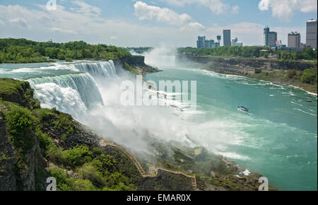 Mädchen des Nebels, American Falls, Niagara Falls, New York tour Boot, Kanada auf Rückseite Stockfoto