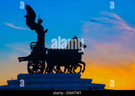 Göttin Victoria Reiten auf Quadriga, Rom Stockfoto