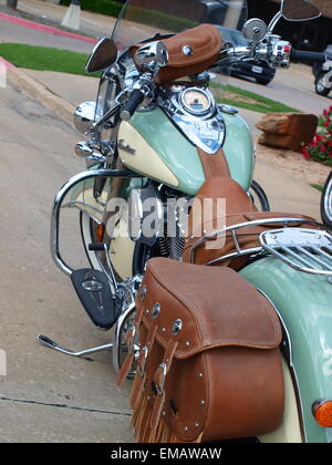 Drei indische Motorräder. # 37 vom Produktionsband ist. Das andere ist ein neues Modell 2016 und die dritte ist noch ein Inder. Copyright Dallaspaparazzo/Alamy Live-Nachrichten. Stockfoto