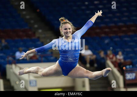 Fort Worth, Texas, USA. 17. April 2015. BRIDGETTE CAQUATTO konkurriert Stock für die University of Florida während der Vorrunde der 2015 NCAA Frauen Gymnastik-Meisterschaften. © Amy Sanderson/ZUMA Wire/ZUMAPRESS.com/Alamy Live-Nachrichten Stockfoto