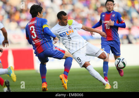 Ajinomoto Stadion, Tokio, Japan. 18. April 2015. Douglas (Sanfrecce), 18. April 2015 - Fußball /Soccer: 2015 J1 Liga 1. Etappe Match zwischen F.C. Tokyo 1-2 Sanfrecce Hiroshima Ajinomoto Stadion, Tokio, Japan. © YUTAKA/AFLO SPORT/Alamy Live-Nachrichten Stockfoto