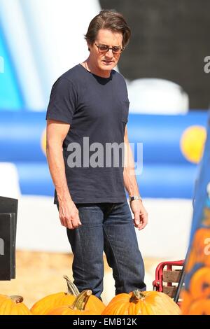 Kyle Maclachlan mit Frau Desiree Gruber und seinem Sohn Callum MacLachlan an Mr Bones Pumpkin Patch gesehen.  Mitwirkende: Kyle MacLachlan Where: Los Angeles, California, Vereinigte Staaten von Amerika bei: 14. Oktober 2014 Stockfoto