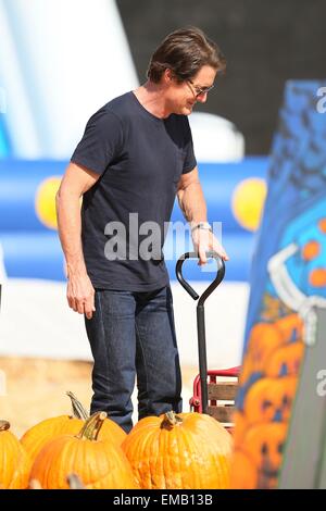 Kyle Maclachlan mit Frau Desiree Gruber und seinem Sohn Callum MacLachlan an Mr Bones Pumpkin Patch gesehen.  Mitwirkende: Kyle MacLachlan Where: Los Angeles, California, Vereinigte Staaten von Amerika bei: 14. Oktober 2014 Stockfoto