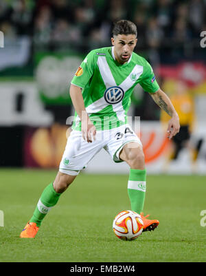 Wolfsburg, Deutschland. 16. April 2015. Wolfsburgs Ricardo Rodriguez in Aktion während der UEFA Europa League Viertelfinale Spiel VfL Wolfsburg Vs SSC Napoli in Wolfsburg, Deutschland, 16. April 2015. Foto: Thomas Eisenhuth/Dpa - NO-Draht-SERVICE-/ Dpa/Alamy Live News Stockfoto