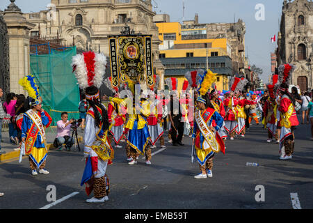 Lima, Peru.  Andine Kultur Parade, Plaza de Armas. Stockfoto