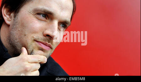 Datei - Datei Bild datiert 13. März 2015 zeigt Mainzer Trainer Thomas Tuchel bei einem Fußballspiel zwischen FSV Mainz 05 und 1. FC Köln in Mainz, Deutschland. Foto: Marius Becker/dpa Stockfoto