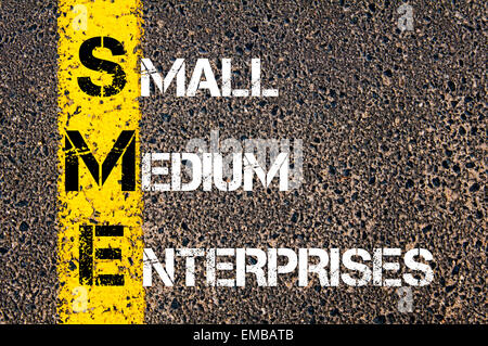 Business Acronym SME as Small Medium Enterprises. Yellow paint line on the road against asphalt background. Conceptual image Stockfoto