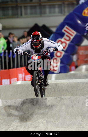 Manchester, UK. 19. April 2015. vor 2015 BMX Supercross Runde 1 an National Cycling Centre vor 2015 BMX Supercross Runde 1 am nationalen Radsport Zentrum Credit: Dan Cooke/Alamy Live News Stockfoto