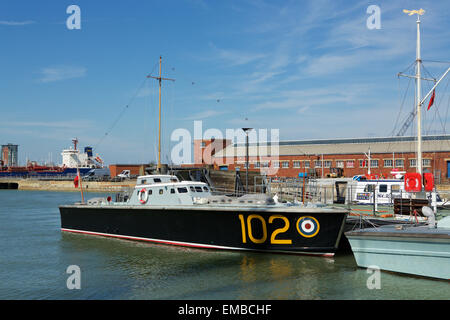 HSL 102 Motorboot in Portsmouth Dockyard. Vintage Schiff, das mit der RAF und die Royal Navy gesehen hat. Stockfoto