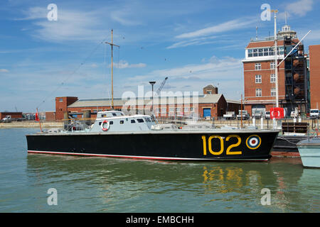 HSL 102 Motorboot in Portsmouth Dockyard. Vintage Schiff, das mit der RAF und die Royal Navy gesehen hat. Stockfoto