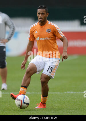 Washington, DC, USA. 18. April 2015. 20150418 - Houston Dynamo Mittelfeldspieler Alex (15), aus Brasilien, wärmt sich vor dem Spiel gegen D.C. United im RFK Stadium in Washington. United und der Dynamo 1-1 gebunden. © Chuck Myers/ZUMA Draht/Alamy Live-Nachrichten Stockfoto