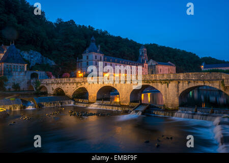 Brantome "Venedig des Perigord" Abtei Saint-Pierre und Pont Coude Perigord Dordogne Aquitanien Frankreich Europa Stockfoto