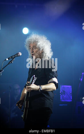 Kiew, UKRAINE - 30. Juni 2012: Brian May von Queen führt auf der Bühne während der Anti-AIDS Benefizkonzert am Platz Unabhängigkeit am 30. Juni 2012 in Kiew, Ukraine Stockfoto