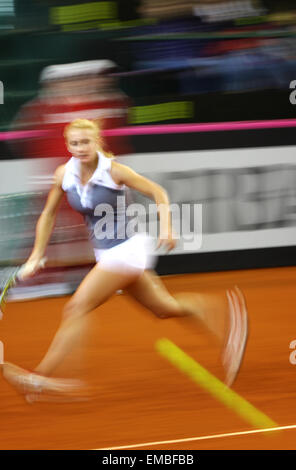 Kiew, UKRAINE - 21. April 2013: Lesia Tsurenko der Ukraine in Aktion während der BNP Paribas FedCup-Spiel gegen Eugenie Bouchard von Kanada am 21. April 2013 in Kiew, Ukraine Stockfoto