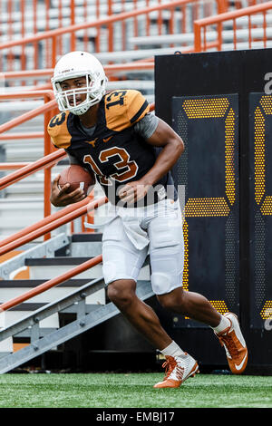 18. April 2105: Texas Longhorns Quarterback Jerrod gehört (13) feiert nach einem Touchdown während der jährlichen Texas Orange-weiss Fußball Scrimmage am Darrell K Royal-Texas Memorial Stadium in Austin, TX. Stockfoto