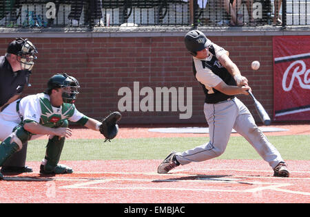 New Orleans, LA, USA. 19. April 2015. UCF Catcher Logan Heiser (23) während des Spiels zwischen Tulane und UCF in Greer Field Stadium Turchin in New Orleans, Louisiana © Csm/Alamy Live-Nachrichten Stockfoto