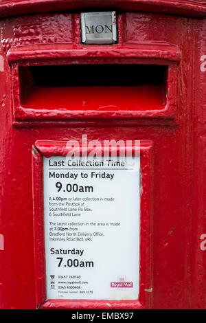 Royal Mail-Postfach mit letzte Kollektion 09:00 Carrbottom Straße Bradford Stockfoto