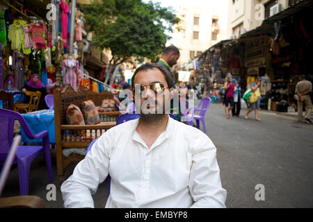 Szene aus dem Khan El Khalili-Basar in Kairo, einem großen Souk im islamischen Viertel von Kairo, Ägypten Stockfoto