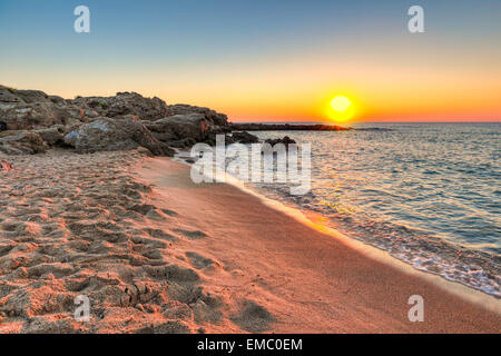 Sonnenuntergang am Strand Falassarna in Kreta, Griechenland Stockfoto