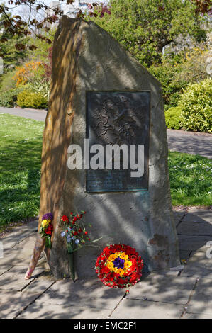 Denkmal für den spanischen Bürgerkrieg Freiwillige, Alexandra Gardens, Cathays Park, Cardiff, Südwales, UK. Stockfoto