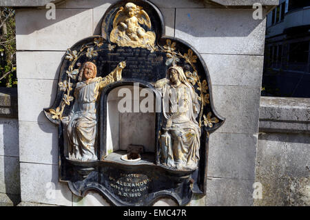 Trinkbrunnen von Wills Brüder 1860 früher befindet sich im Rathaus befindet sich jetzt im Friary, Cardiff, Wales, UK. Stockfoto