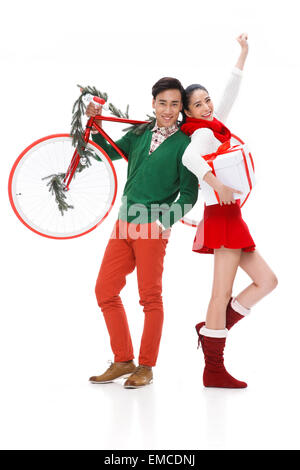 Die Begeisterung der jungen Liebenden Fahrrad und Geschenk-box Stockfoto