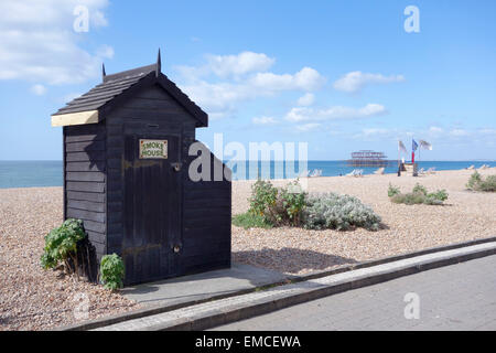 Der Räucherkammer auf Brighton Beach wird verwendet, um Fisch, Brighton, England, UK zu bewahren Stockfoto