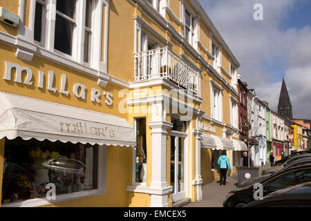 Irland, Co. Galway, Connemara, Clifden, Main Street, Millars shop Stockfoto