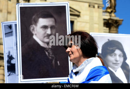 Hunderte von Menschen aller Generationen, darunter etwa 100 junge deutsche, trat am 12. März des guten Willens, die unter dem Motto Kultur gegen den Antisemitismus in der Mitte von Prag, Tschechische Republik am Sonntag, 19. April 2015 stattfand. (CTK Foto / Michal Krumphanzl) Stockfoto