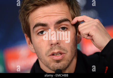 München, Deutschland. 20. April 2015. Bayerns Philipp Lahm besucht eine Pressekonferenz in Allianz Arena in München, Deutschland, 20. April 2015. München treffen FC Porto in der Champions League Viertelfinalspiel im 21. April 2015. Foto: Andreas Gebert/Dpa/Alamy Live-Nachrichten Stockfoto