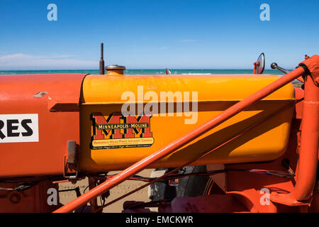 Minneapolis-Moline Traktor Fahrzeuge Detail der Maßeinheit in Cape Kidnappers Touren, Neuseeland Stockfoto