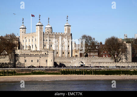 Der Tower of London-Blick vom River Thames April 2015 Stockfoto