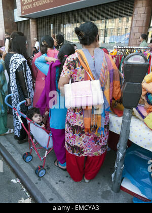 Pakistanischen Unabhängigkeitstag Street Festival und Messe in kleinen Pakistan im Abschnitt Erfolges von Brooklyn, NY, 2010. Stockfoto