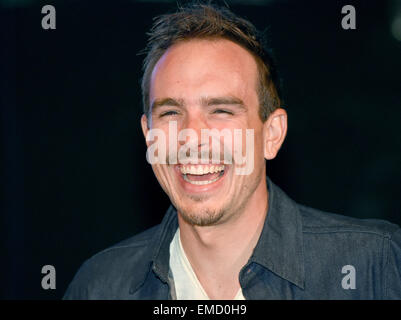 Deutscher Radrennfahrer John Degenkolb lächelt während einer Pressekonferenz in Frankfurt/Main, Deutschland, 20. April 2015. Er wird in der Eschborn-Frankfurt City Loop Radrennen am 1. Mai antreten. Foto: Arne Dedert/dpa Stockfoto