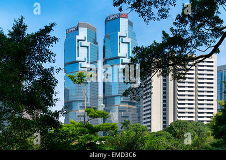 Hong Kong, Hong Kong SAR-16 November, 2014:Lippo Center Zwillingstürme in Queensway. Die Gebäude wurden von amerikanischen Archi entworfen. Stockfoto