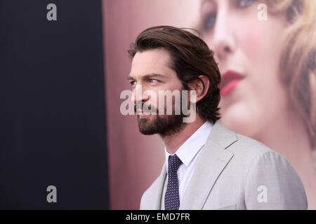 New York, NY, USA. 19. April 2015. Michiel Huisman im Ankunftsbereich für das Alter von ACHIVA Premiere, AMC Loews Lincoln Square 13, New York, NY 19. April 2015. Bildnachweis: Andres Otero/Everett Collection/Alamy Live-Nachrichten Stockfoto