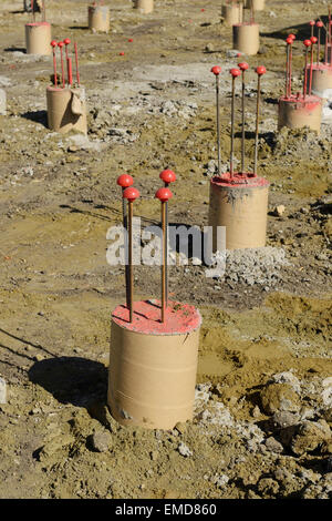 Stimmen Sie im Ort Betonpfähle auf einer Baustelle UK Stockfoto