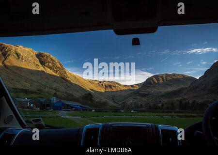 Zimmer mit Aussicht - schöner Abend Blick aus dem Wohnmobil im Lake District, UK Stockfoto