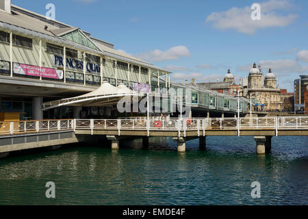 Die Fürsten Quay Shopping Centre mit Blick auf Princes Dock im Stadtzentrum von Hull UK Stockfoto