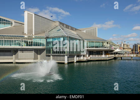 Die Fürsten Quay Shopping Centre mit Blick auf Princes Dock im Stadtzentrum von Hull UK Stockfoto