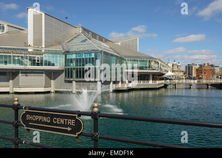 Die Fürsten Quay Shopping Centre mit Blick auf Princes Dock im Stadtzentrum von Hull UK Stockfoto