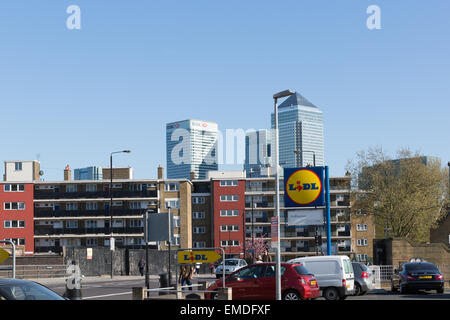 Lidl Schild mit Canary Wharf im Hintergrund speichern Stockfoto