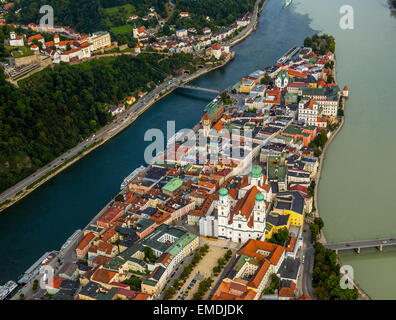 Altstadt von Passau, St.-Stephans Basilika, Zusammenfluss der drei Flüsse Donau, Inn und Ilz, Passau, Niederbayern Stockfoto