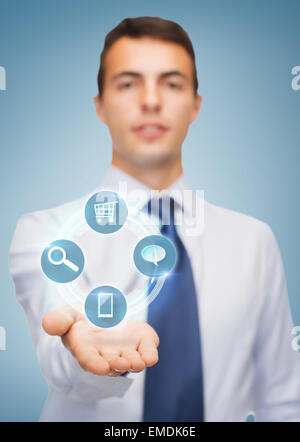 freundlichen Buisnessman zeigen etwas auf der Handfläche Stockfoto